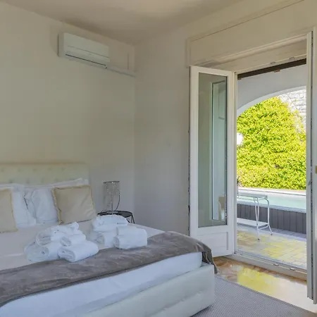 Bianca - Front Pool By Rent